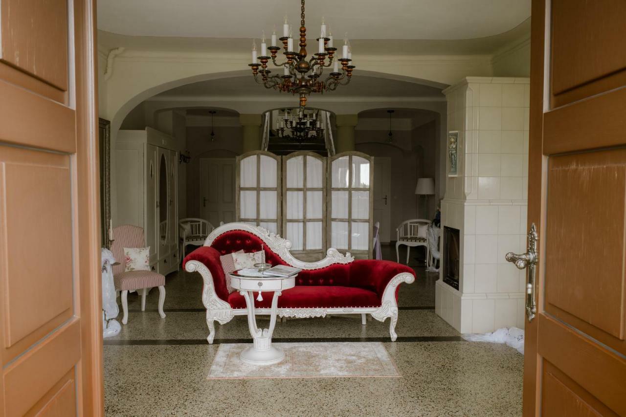 Herrenhaus Kunzwerda Bei Torgau - Aparthotel, Boardinghouse, Wohnen Auf Zeit Kültér fotó