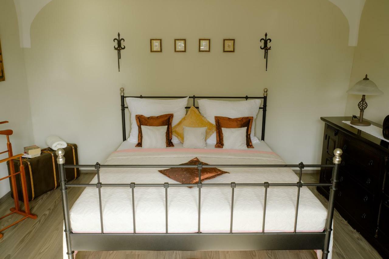 Herrenhaus Kunzwerda Bei Torgau - Aparthotel, Boardinghouse, Wohnen Auf Zeit Kültér fotó