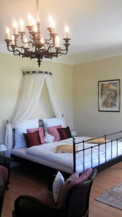 Herrenhaus Kunzwerda Bei Torgau - Aparthotel, Boardinghouse, Wohnen Auf Zeit Kültér fotó
