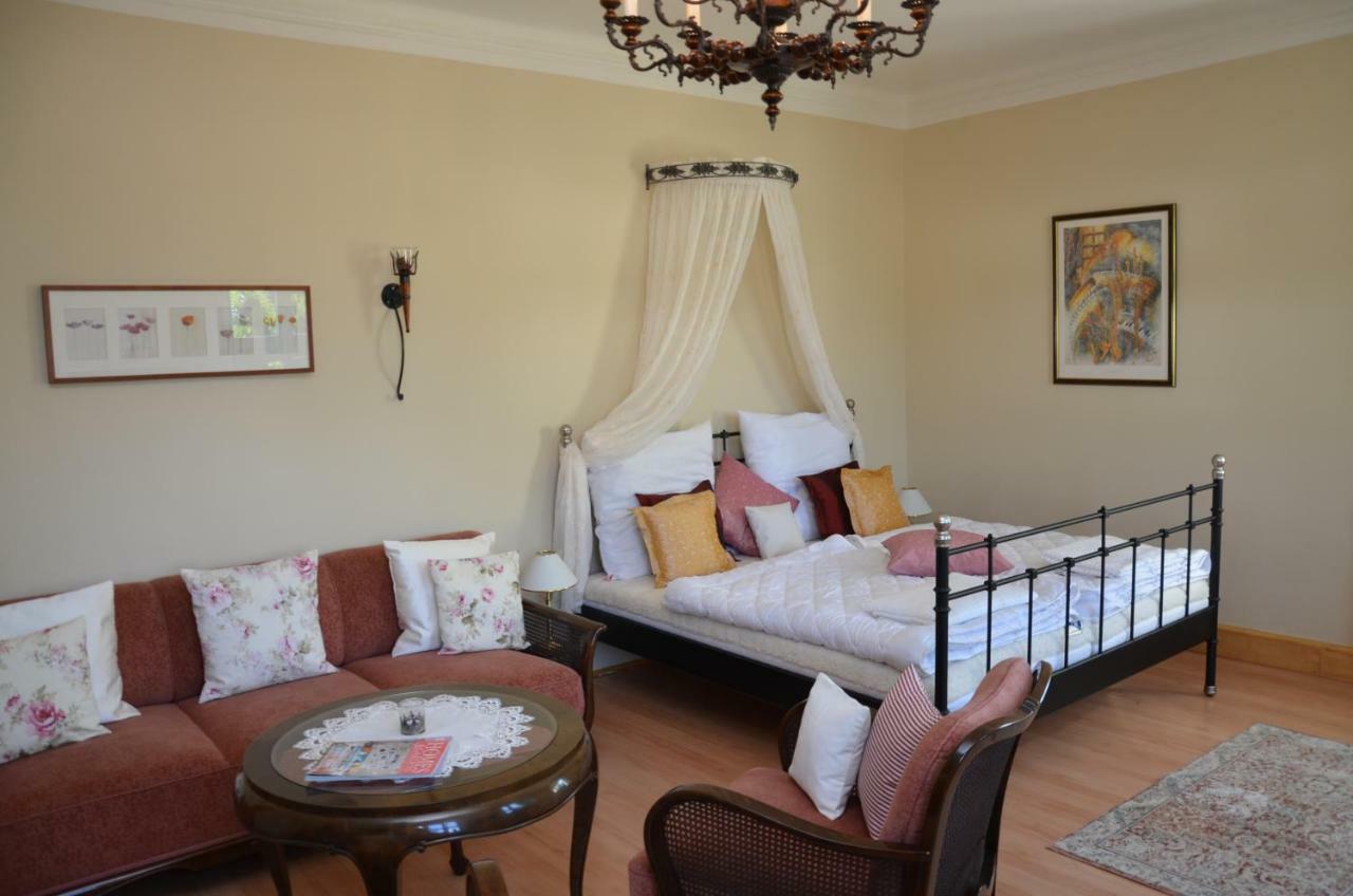 Herrenhaus Kunzwerda Bei Torgau - Aparthotel, Boardinghouse, Wohnen Auf Zeit Kültér fotó