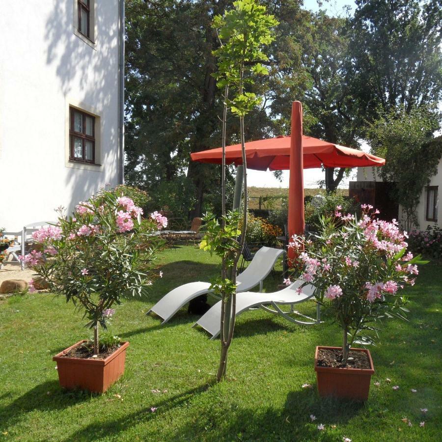 Herrenhaus Kunzwerda Bei Torgau - Aparthotel, Boardinghouse, Wohnen Auf Zeit Kültér fotó